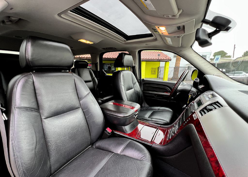 2008 Cadillac Escalade Image 11