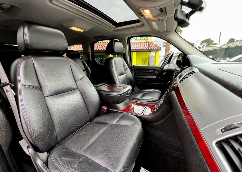 2008 Cadillac Escalade Image 13