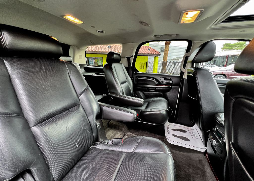 2008 Cadillac Escalade Image 17