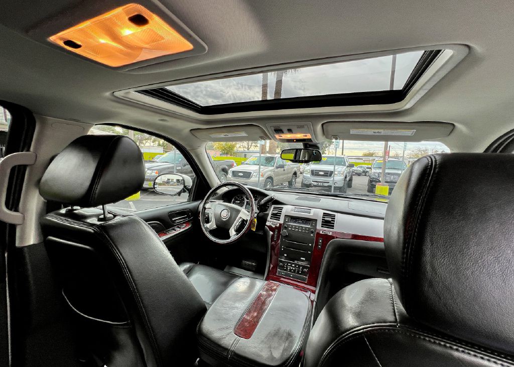 2008 Cadillac Escalade Image 19