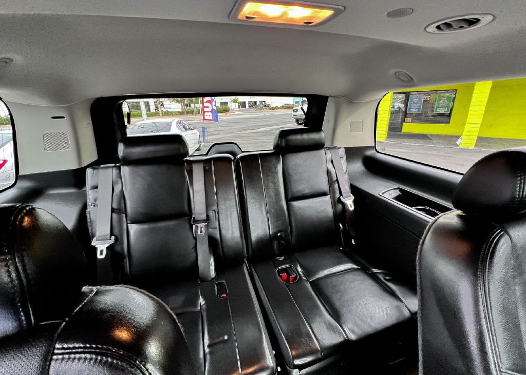 2008 Cadillac Escalade Image 21