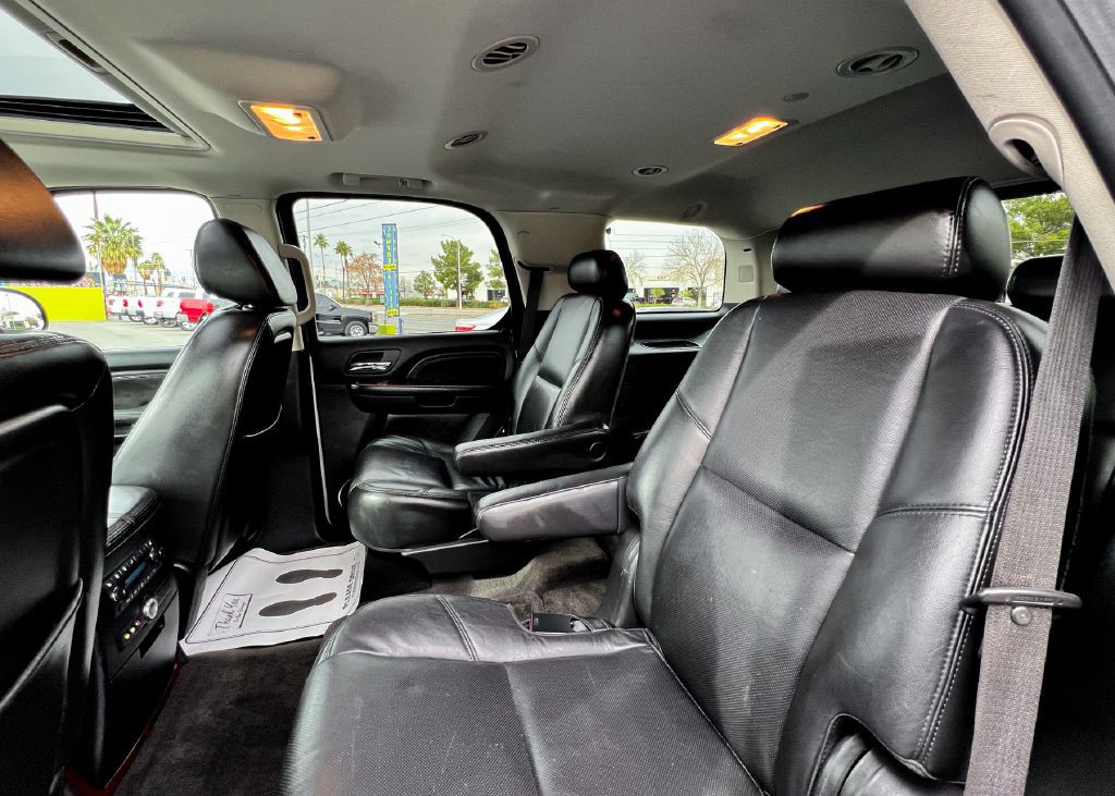 2008 Cadillac Escalade Image 22
