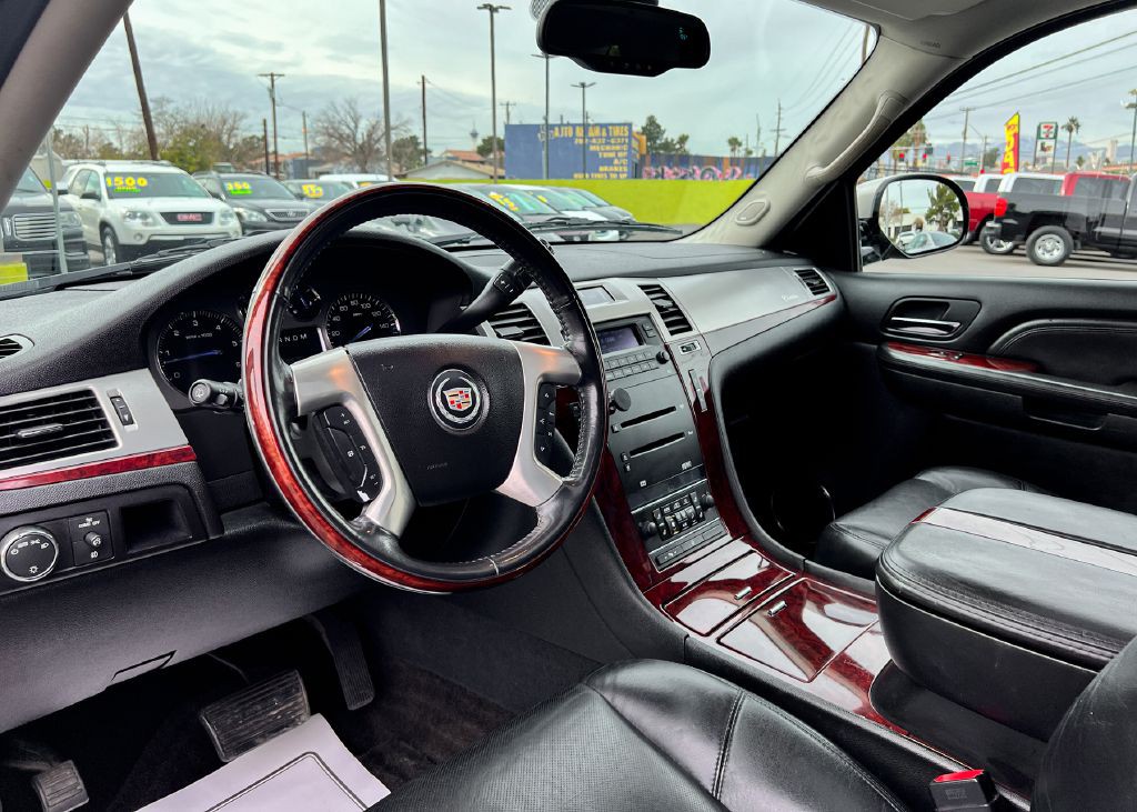 2008 Cadillac Escalade Image 24