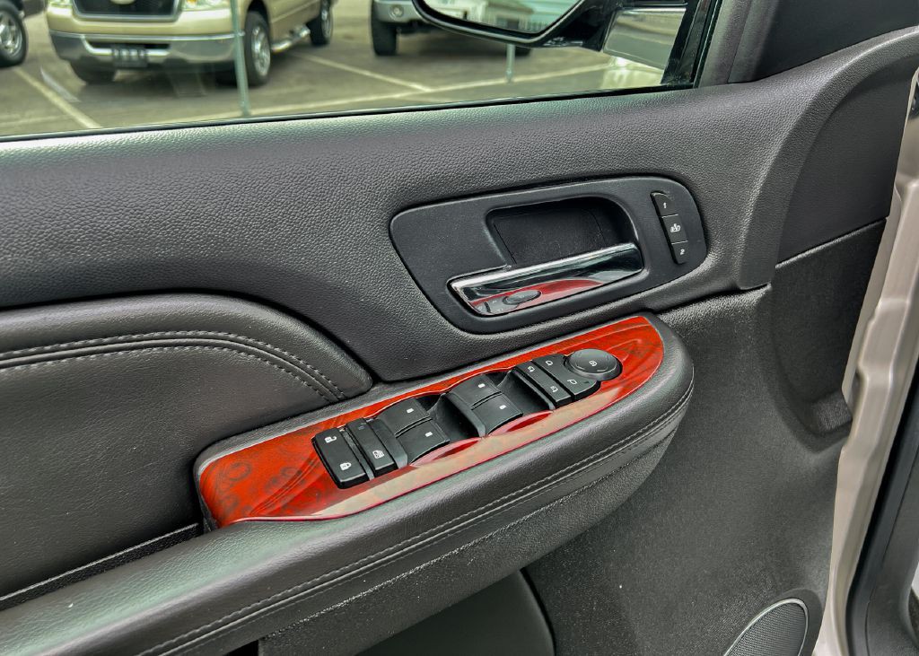 2008 Cadillac Escalade Image 26