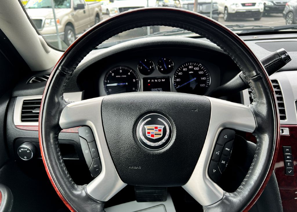 2008 Cadillac Escalade Image 28