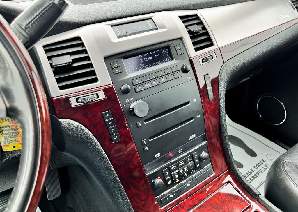 2008 Cadillac Escalade Image 31