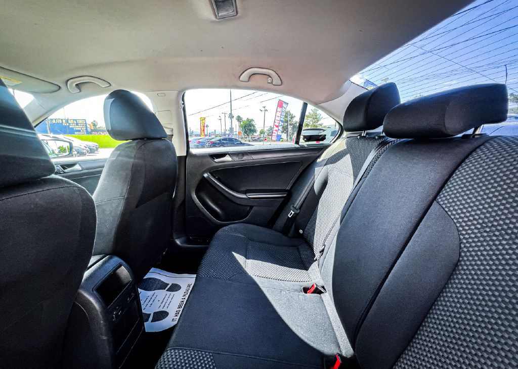 2014 Volkswagen Jetta Image 12