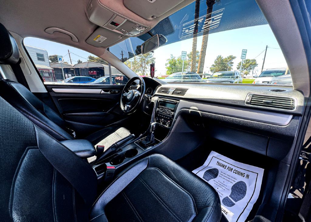 2014 Volkswagen Passat Image 9