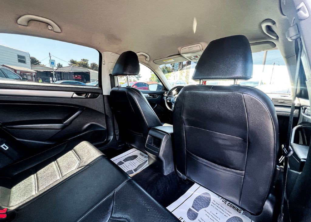 2014 Volkswagen Passat Image 11