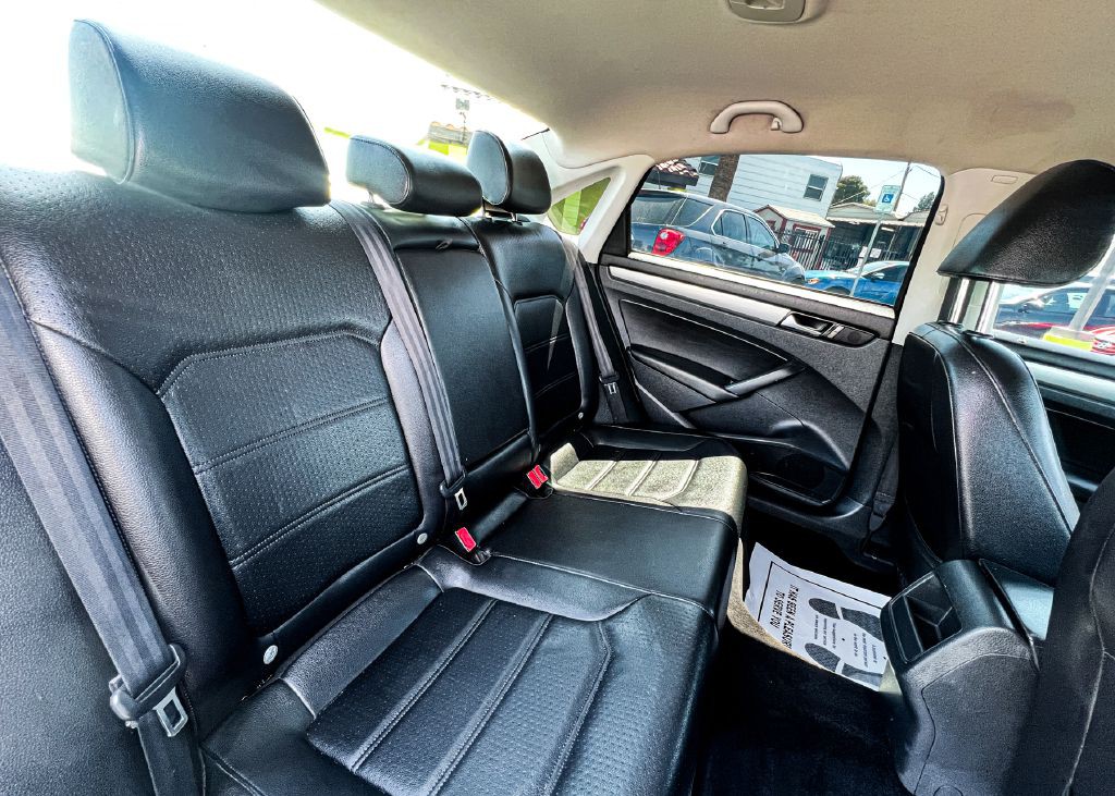 2014 Volkswagen Passat Image 12