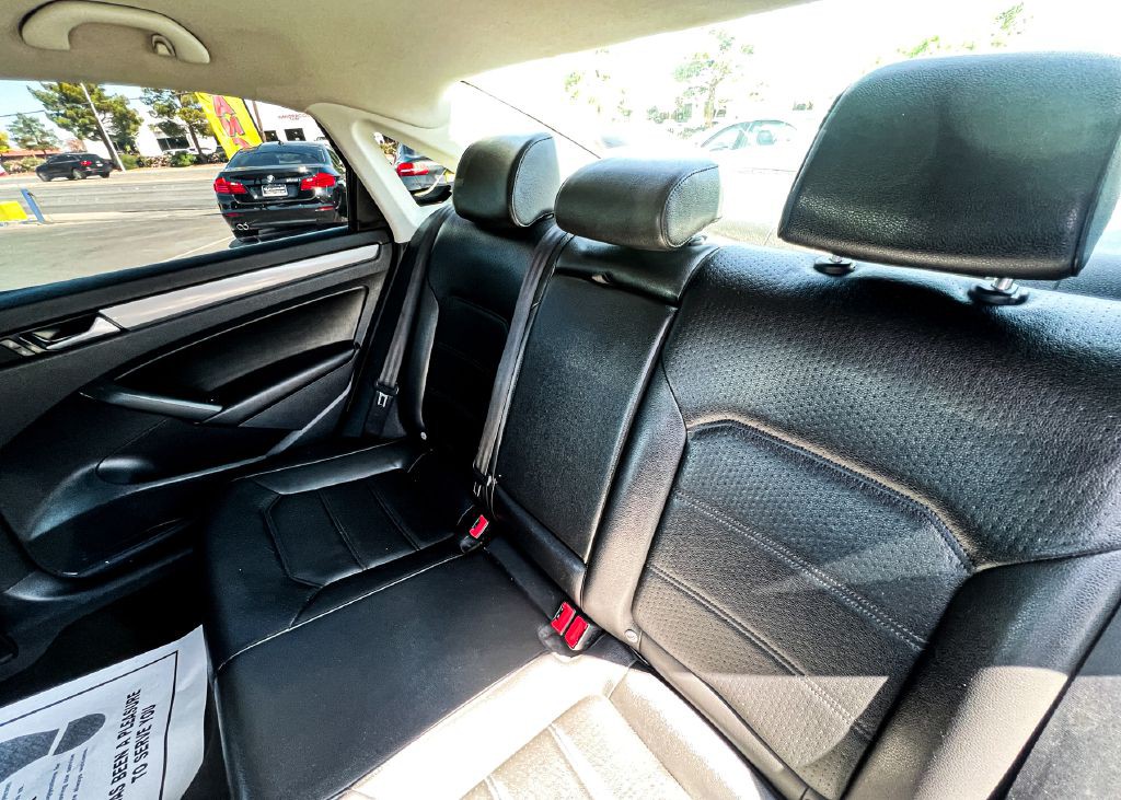 2014 Volkswagen Passat Image 14