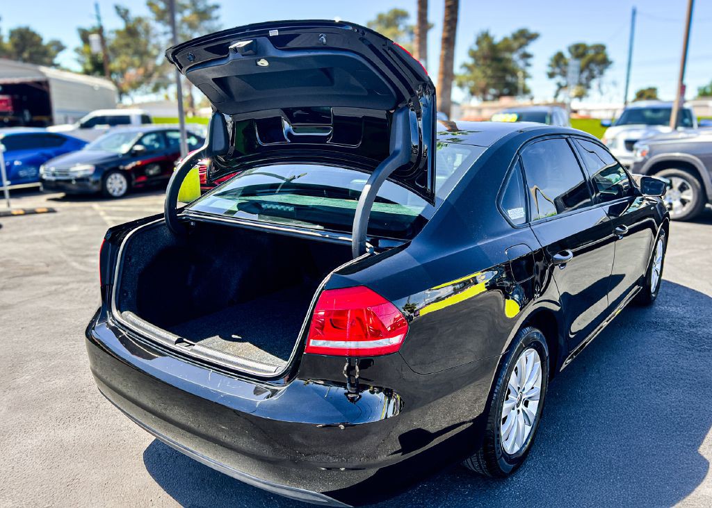 2014 Volkswagen Passat Image 19