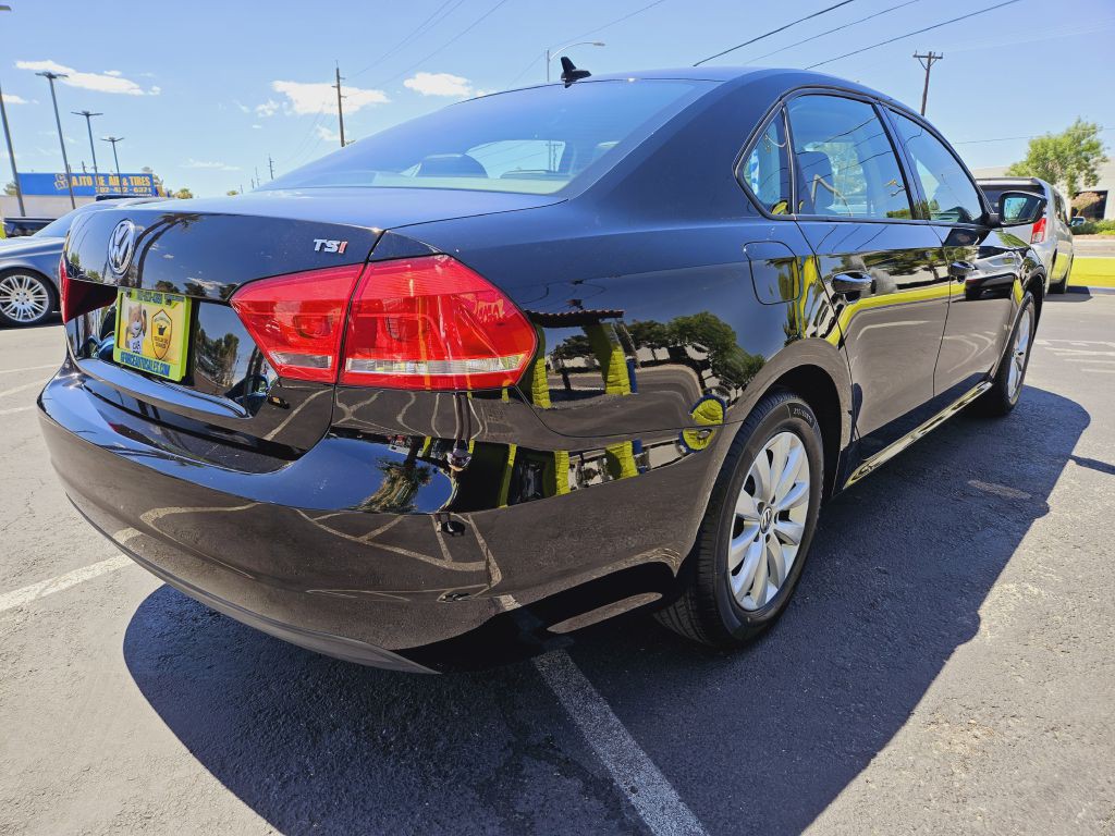 2014 Volkswagen Passat Image 30