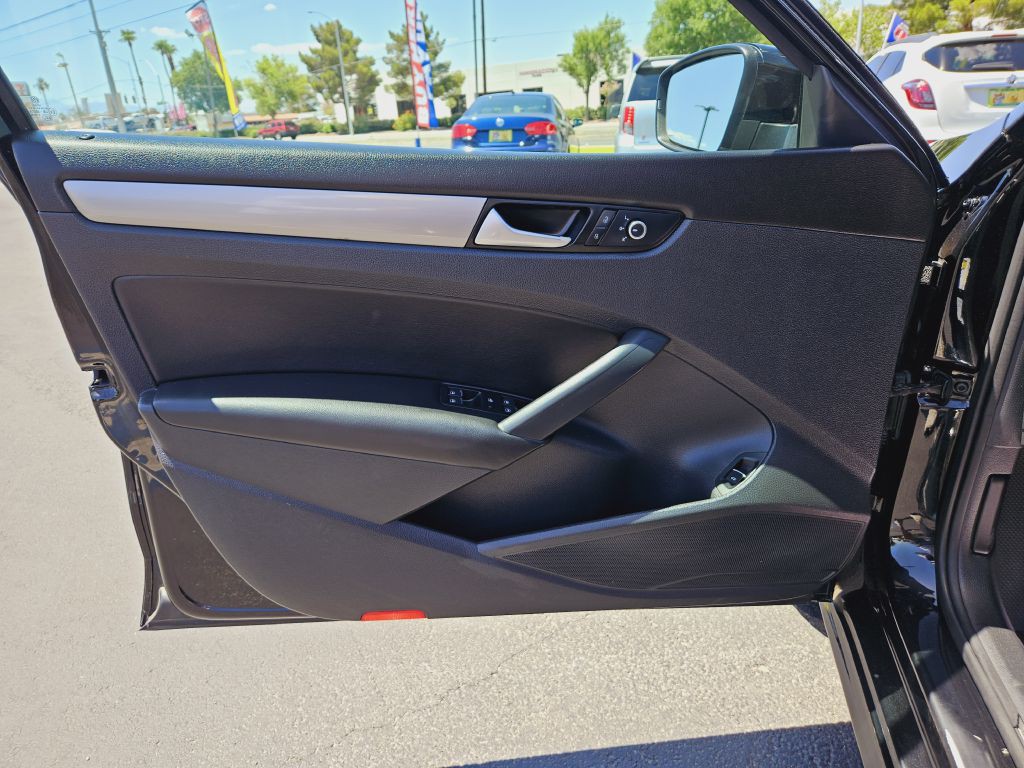 2014 Volkswagen Passat Image 35