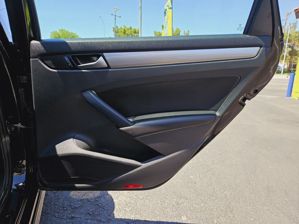 2014 Volkswagen Passat Image 40