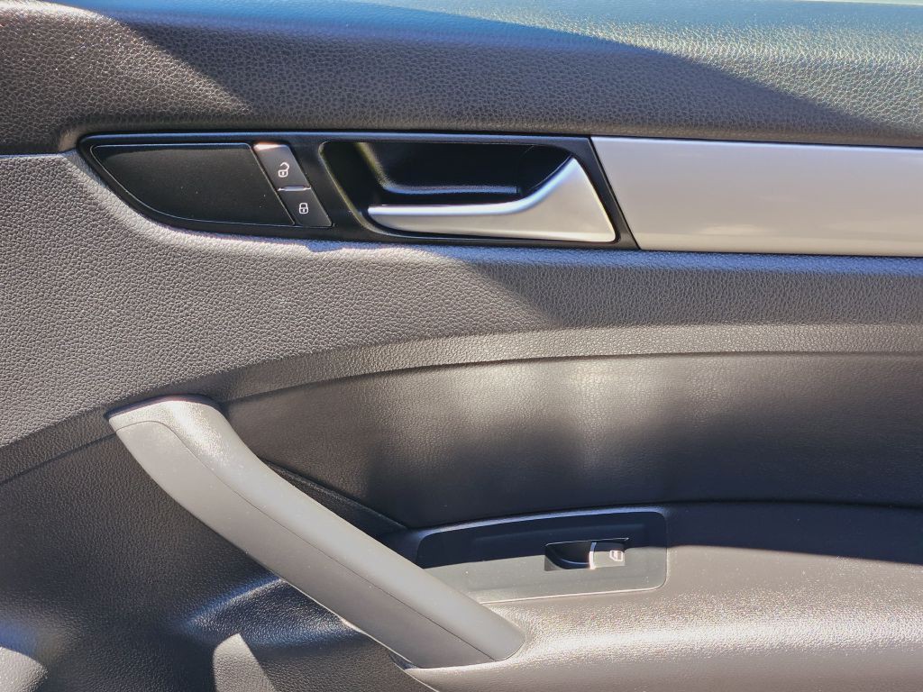 2014 Volkswagen Passat Image 43