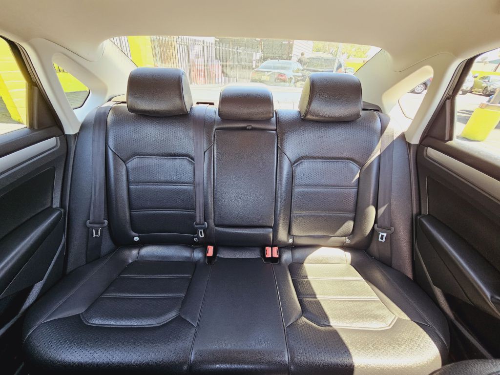 2014 Volkswagen Passat Image 45