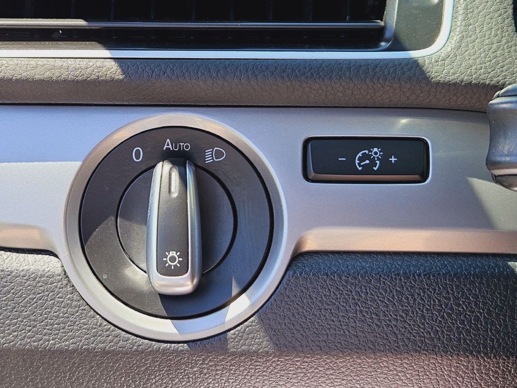 2014 Volkswagen Passat Image 50