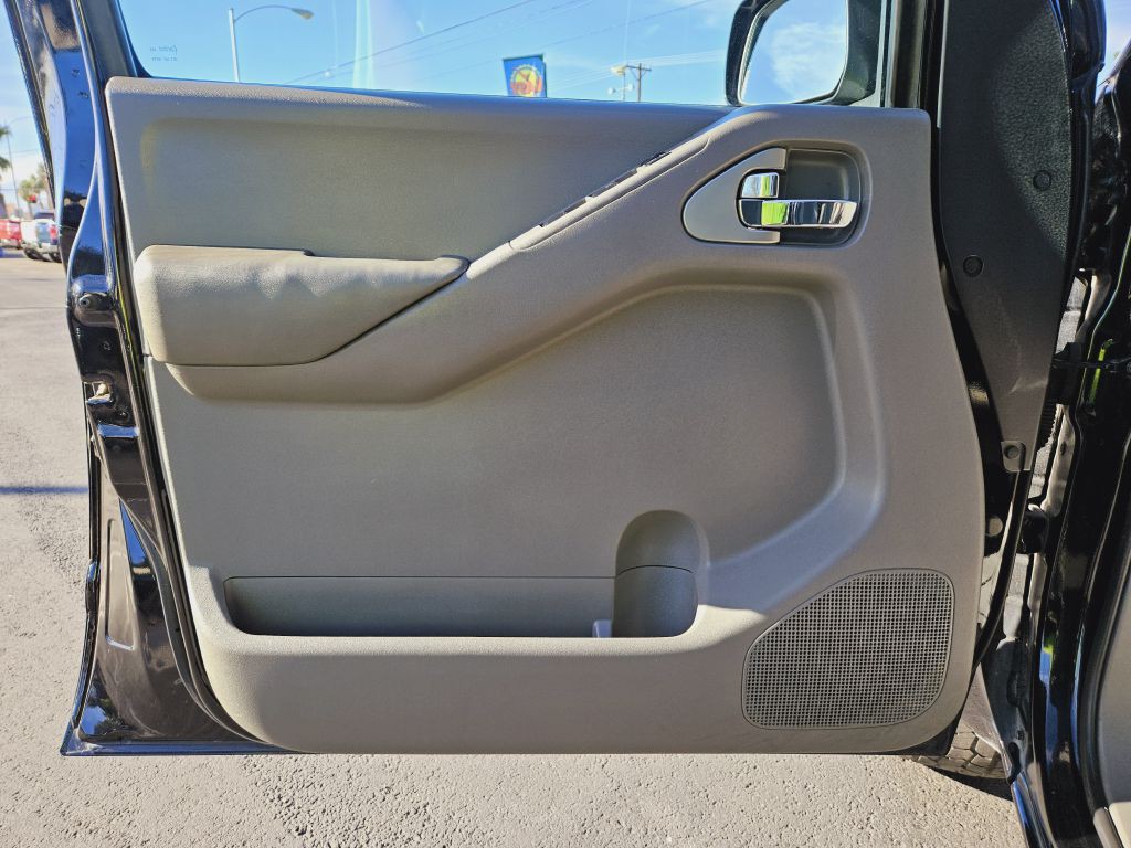 2010 Nissan Frontier Image 15