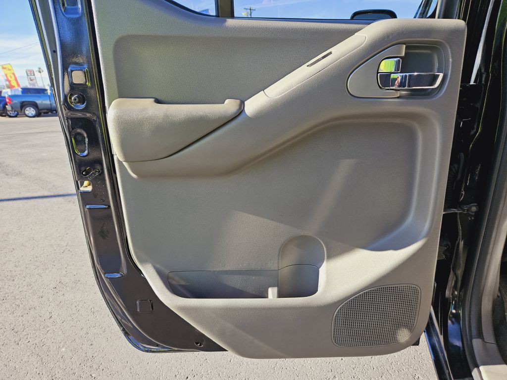 2010 Nissan Frontier Image 18