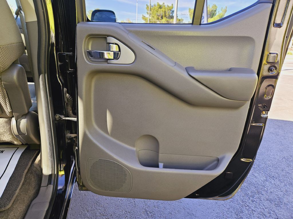 2010 Nissan Frontier Image 20