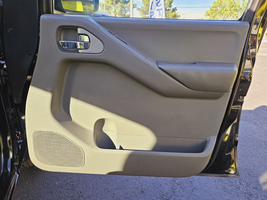 2010 Nissan Frontier Image 22