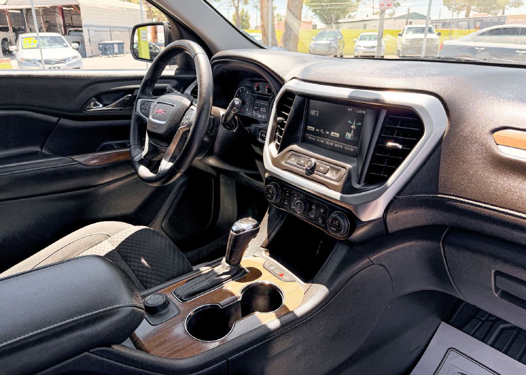 2018 GMC Acadia Image 9