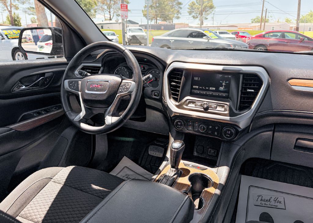 2018 GMC Acadia Image 18