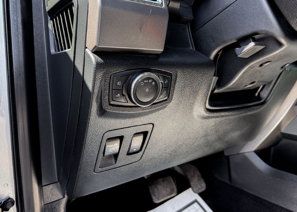 2015 Ford F-150 Image 32