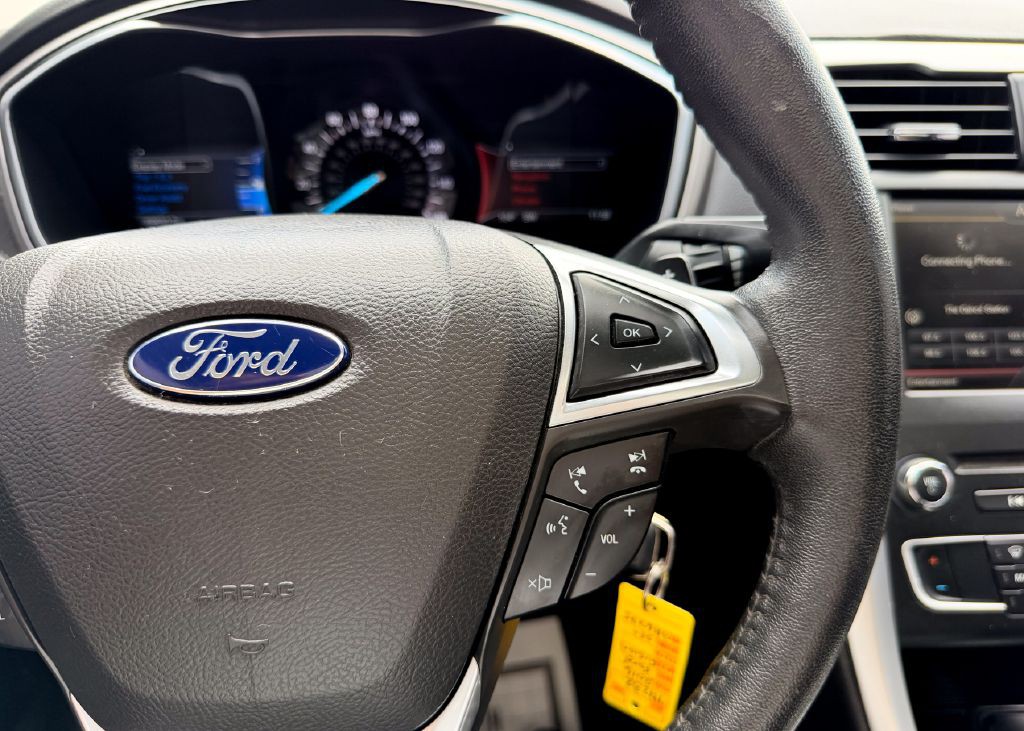 2016 Ford Fusion Image 28