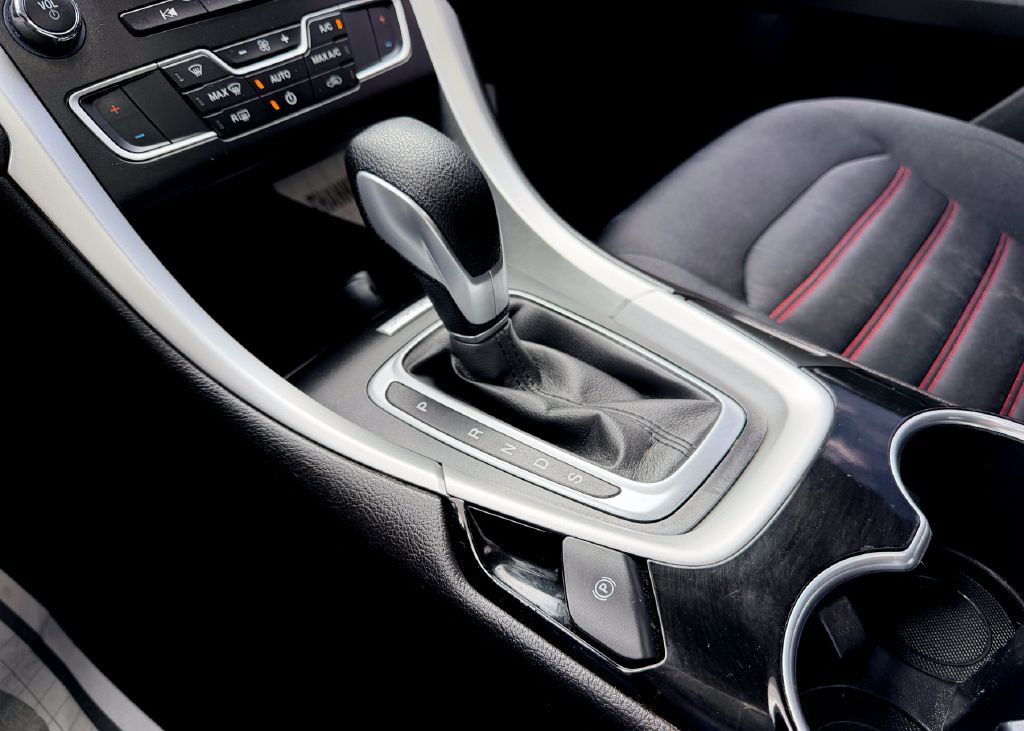 2016 Ford Fusion Image 32