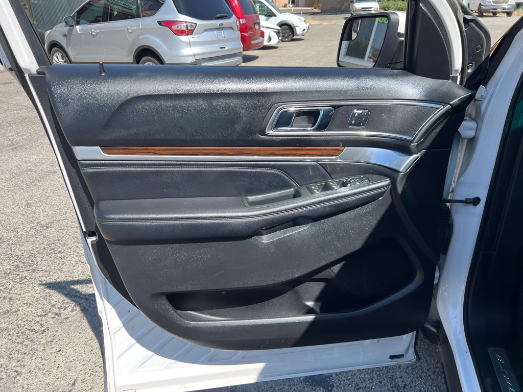 2016 Ford Explorer Image 8