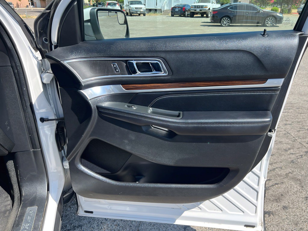 2016 Ford Explorer Image 16