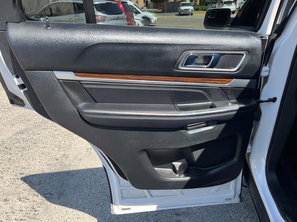 2016 Ford Explorer Image 17