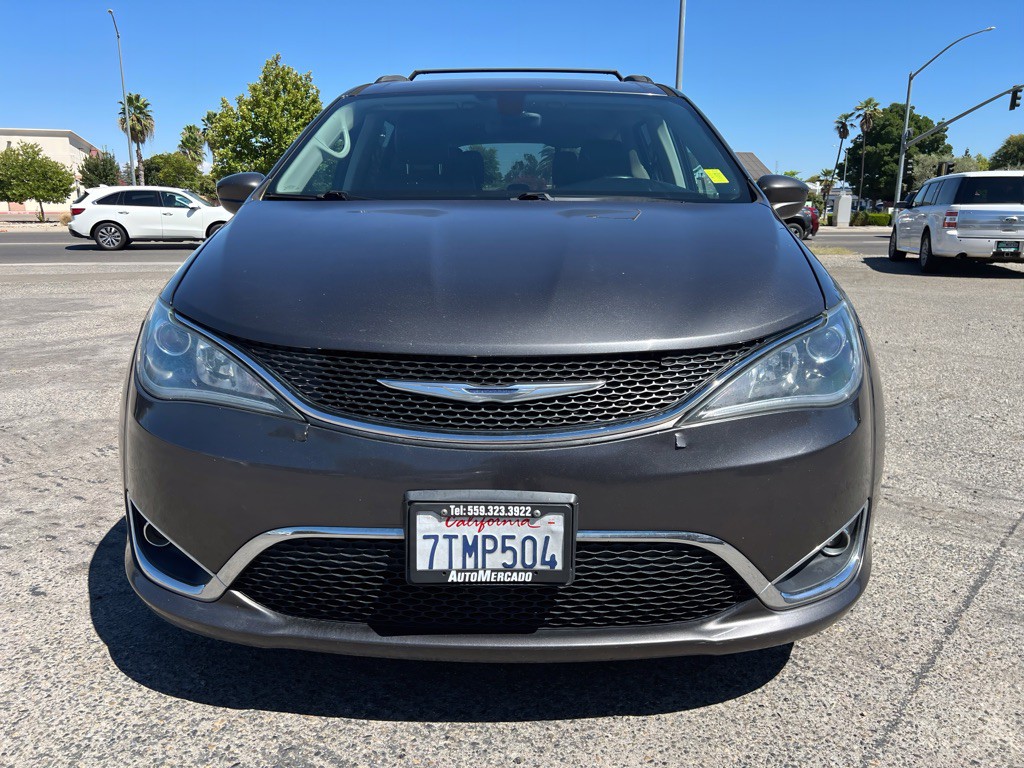 2017 Chrysler Pacifica Image 2