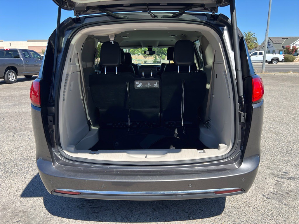 2017 Chrysler Pacifica Image 7