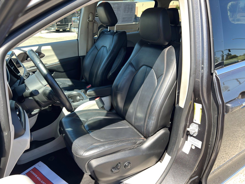 2017 Chrysler Pacifica Image 9