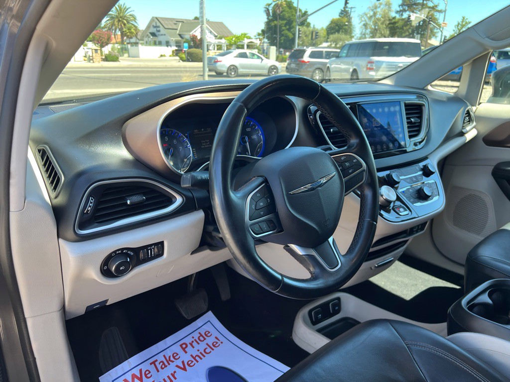 2017 Chrysler Pacifica Image 10