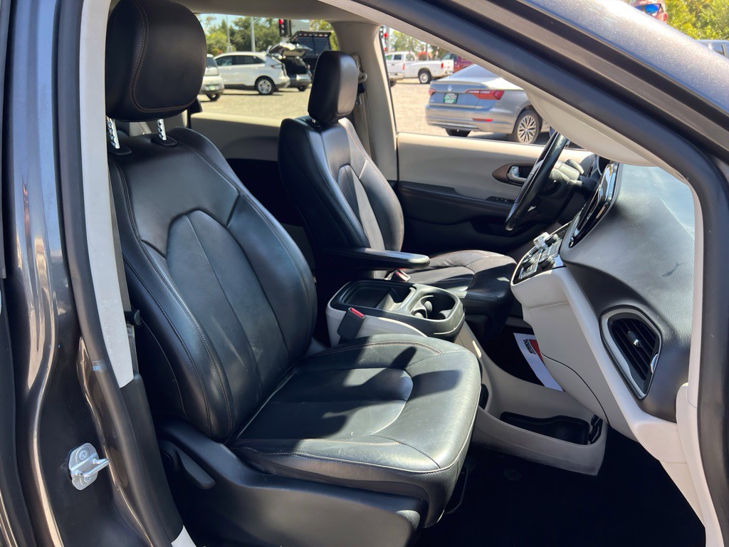 2017 Chrysler Pacifica Image 15