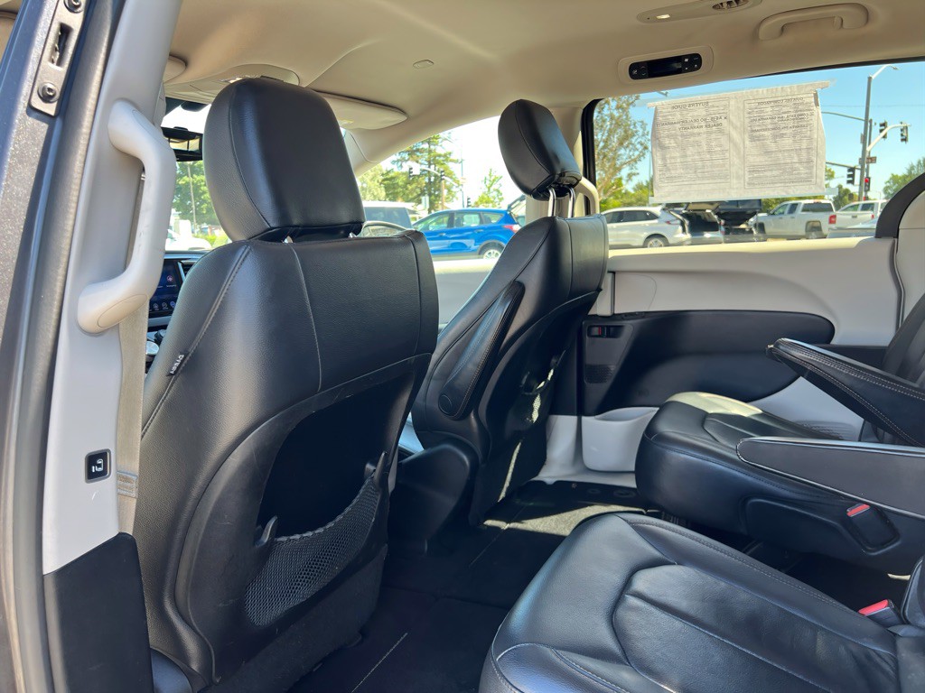2017 Chrysler Pacifica Image 17