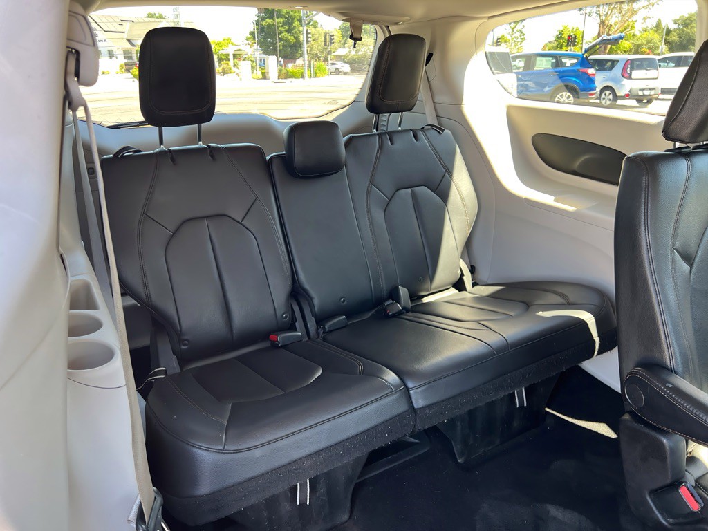 2017 Chrysler Pacifica Image 20