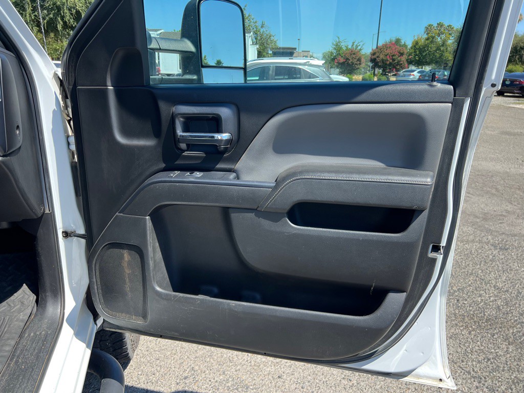 2015 GMC Sierra Image 16