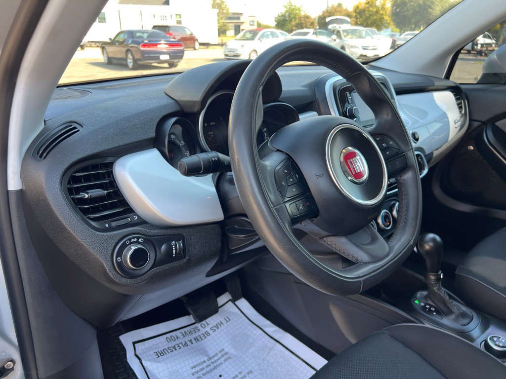 2016 FIAT 500 Image 10