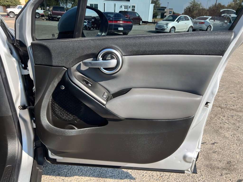 2016 FIAT 500 Image 16