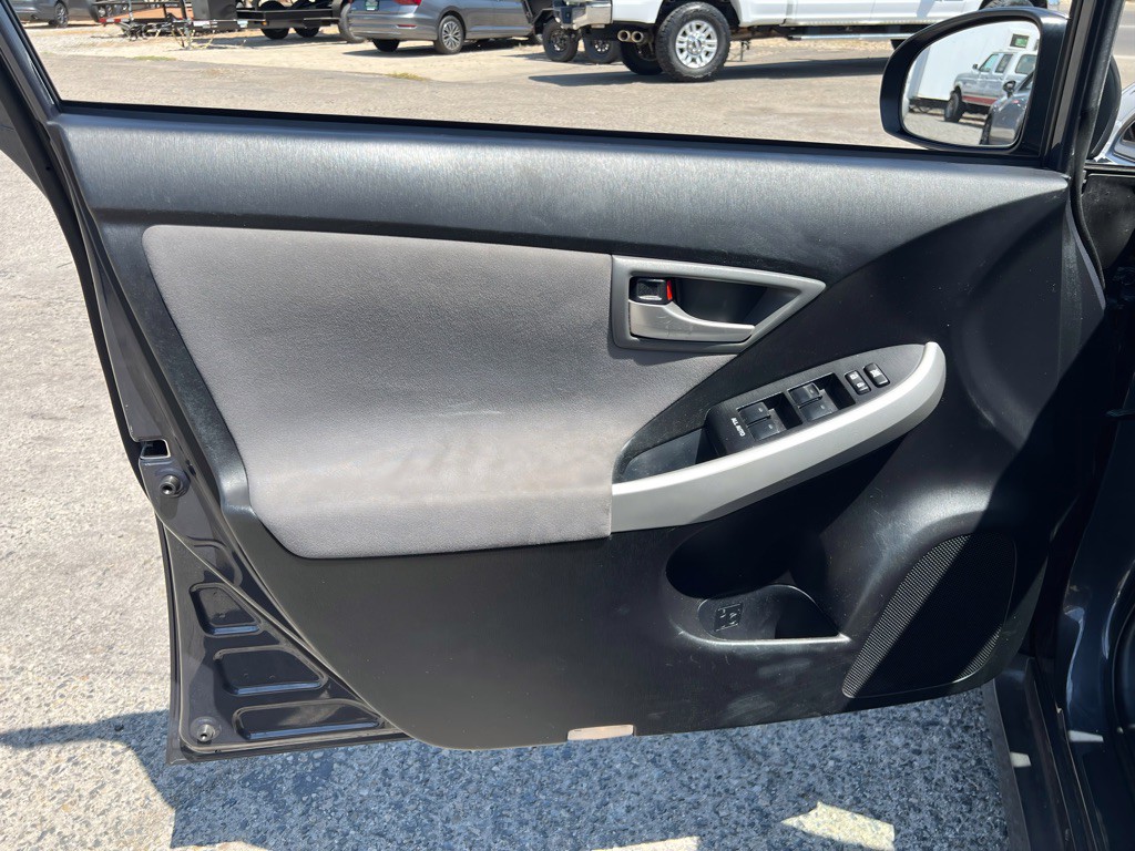 2015 Toyota Prius Image 8
