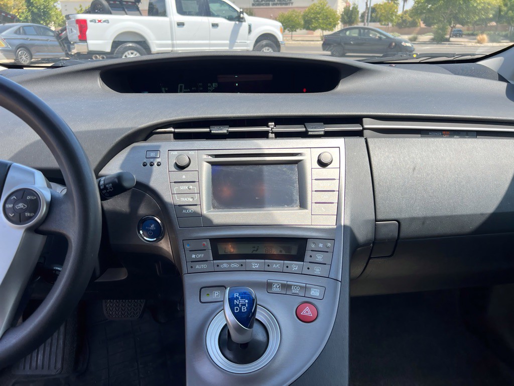 2015 Toyota Prius Image 12