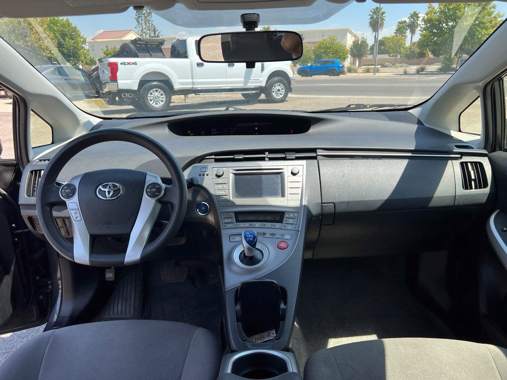 2015 Toyota Prius Image 13
