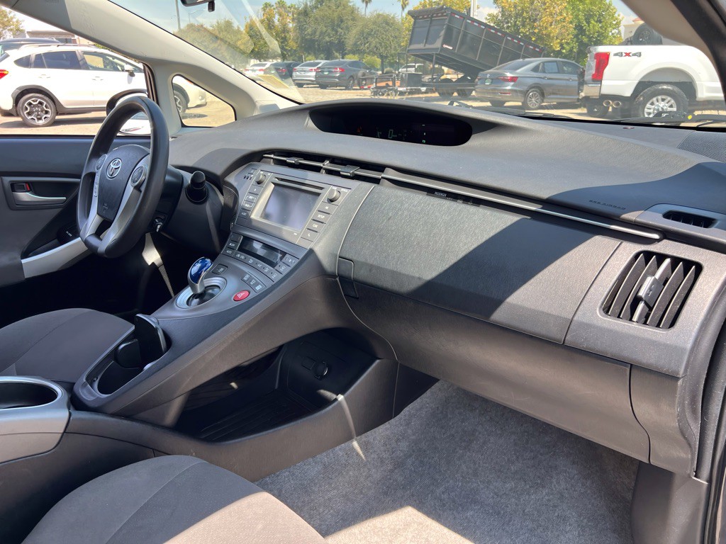 2015 Toyota Prius Image 14