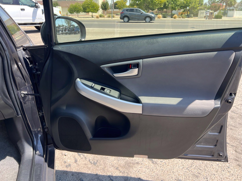 2015 Toyota Prius Image 16