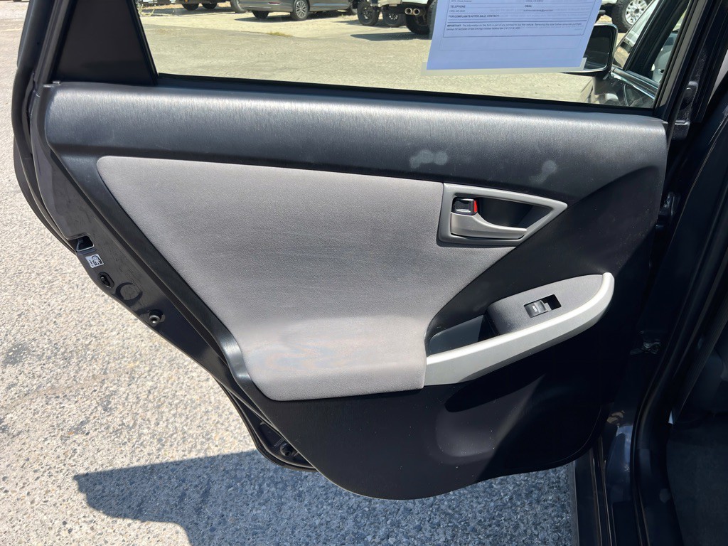 2015 Toyota Prius Image 17